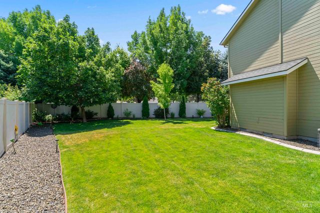 4521 W Quaker Ridge Drive, Meridian, ID 83646
