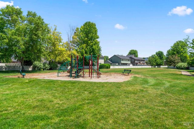 4521 W Quaker Ridge Drive, Meridian, ID 83646