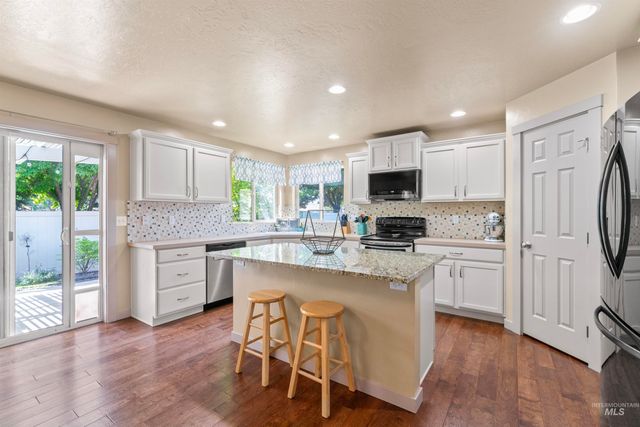 4521 W Quaker Ridge Drive, Meridian, ID 83646