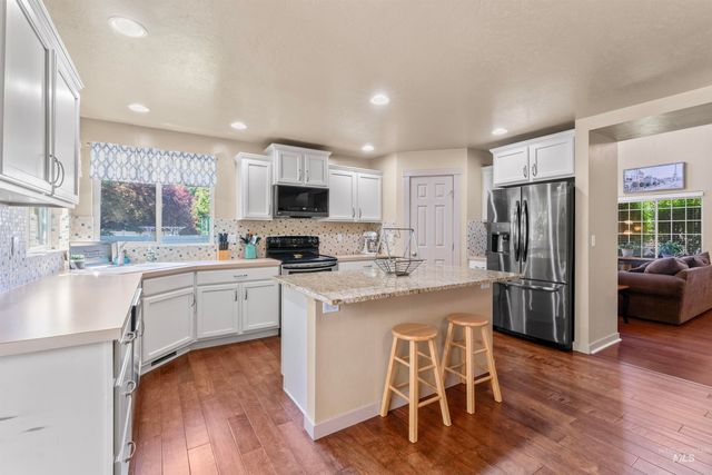 4521 W Quaker Ridge Drive, Meridian, ID 83646