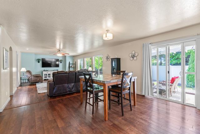 4521 W Quaker Ridge Drive, Meridian, ID 83646