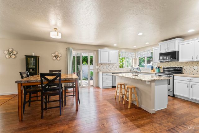 4521 W Quaker Ridge Drive, Meridian, ID 83646