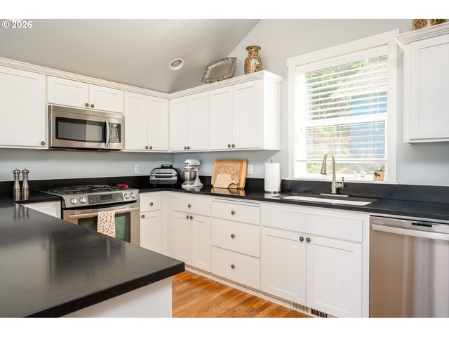 5310 Ne NEPTUNE Ln, Lincoln City, OR 97367