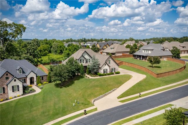1507 NW Hermanus Street, Bentonville, AR 72712