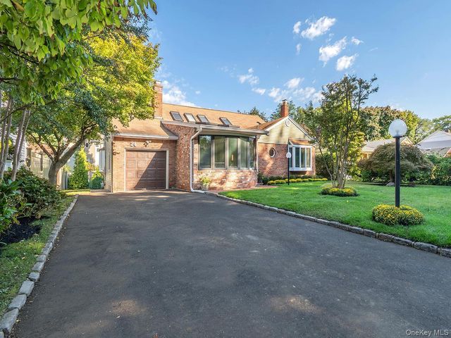 24 Downing Avenue, Sea Cliff, NY 11579