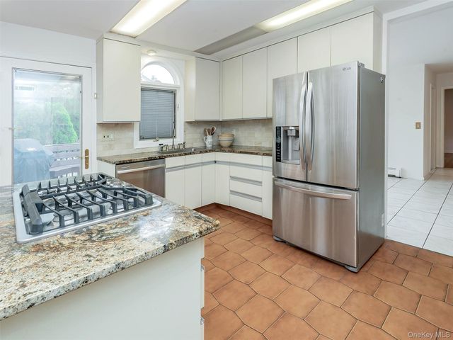 24 Downing Avenue, Sea Cliff, NY 11579