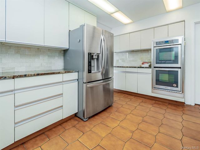 24 Downing Avenue, Sea Cliff, NY 11579