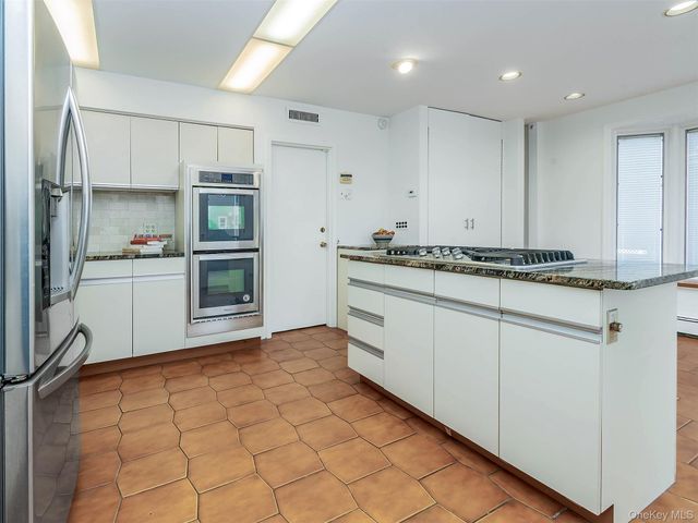 24 Downing Avenue, Sea Cliff, NY 11579