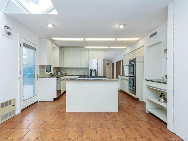 24 Downing Avenue, Sea Cliff, NY 11579
