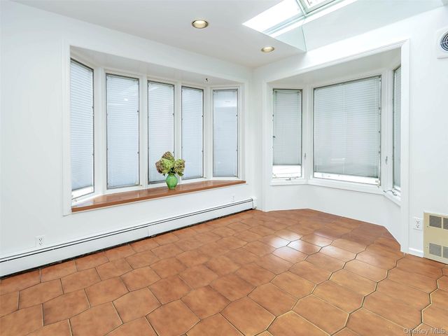 24 Downing Avenue, Sea Cliff, NY 11579