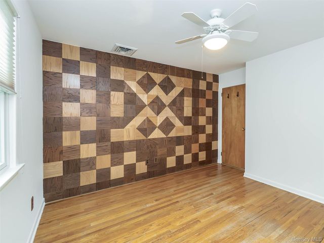 24 Downing Avenue, Sea Cliff, NY 11579