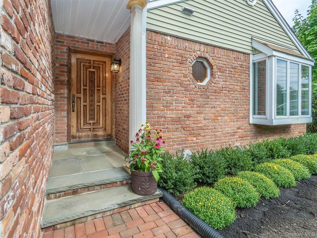 24 Downing Avenue, Sea Cliff, NY 11579
