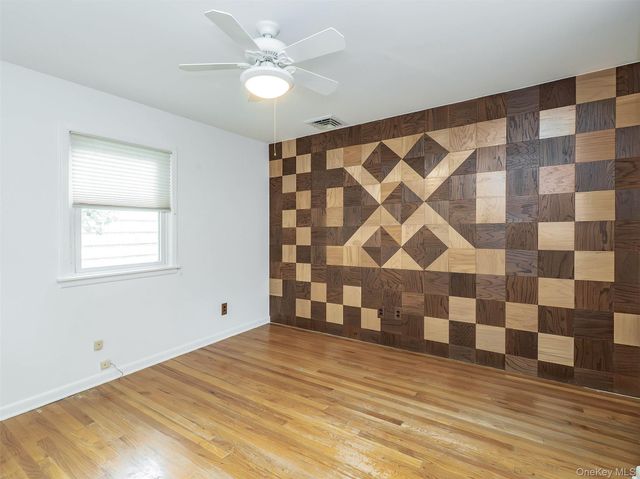 24 Downing Avenue, Sea Cliff, NY 11579