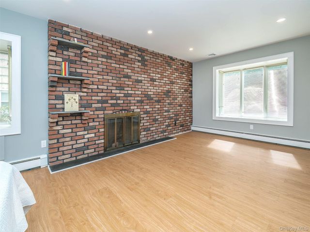 24 Downing Avenue, Sea Cliff, NY 11579