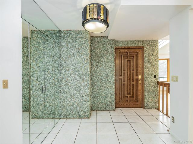 24 Downing Avenue, Sea Cliff, NY 11579