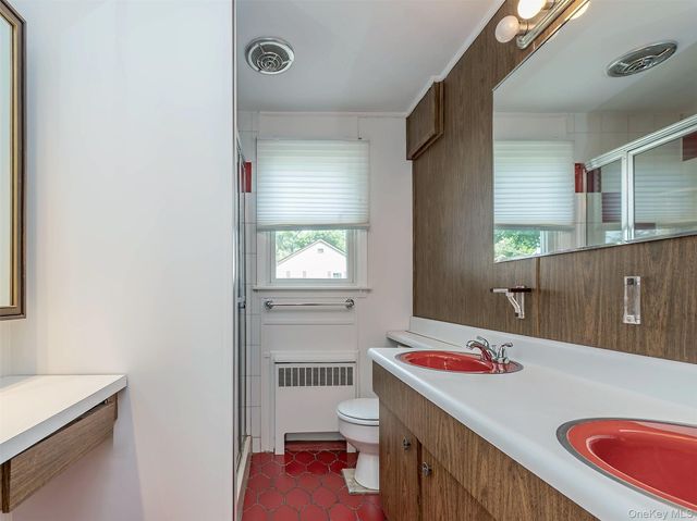 24 Downing Avenue, Sea Cliff, NY 11579