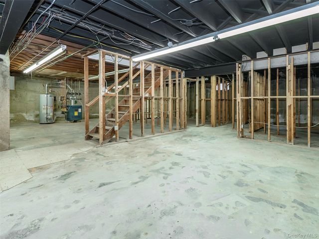 24 Downing Avenue, Sea Cliff, NY 11579