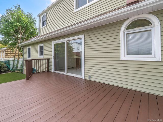 24 Downing Avenue, Sea Cliff, NY 11579