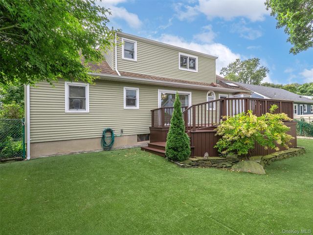 24 Downing Avenue, Sea Cliff, NY 11579