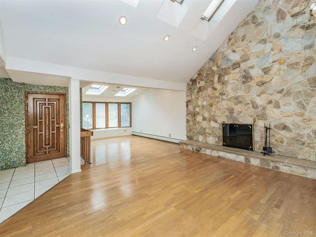 24 Downing Avenue, Sea Cliff, NY 11579
