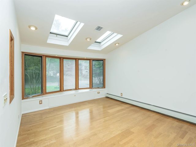 24 Downing Avenue, Sea Cliff, NY 11579