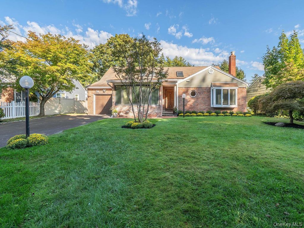 24 Downing Avenue, Sea Cliff, NY 11579