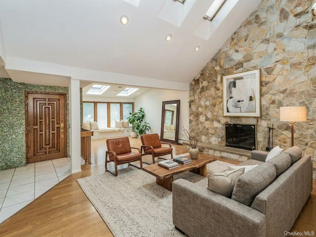 24 Downing Avenue, Sea Cliff, NY 11579 — photo 2