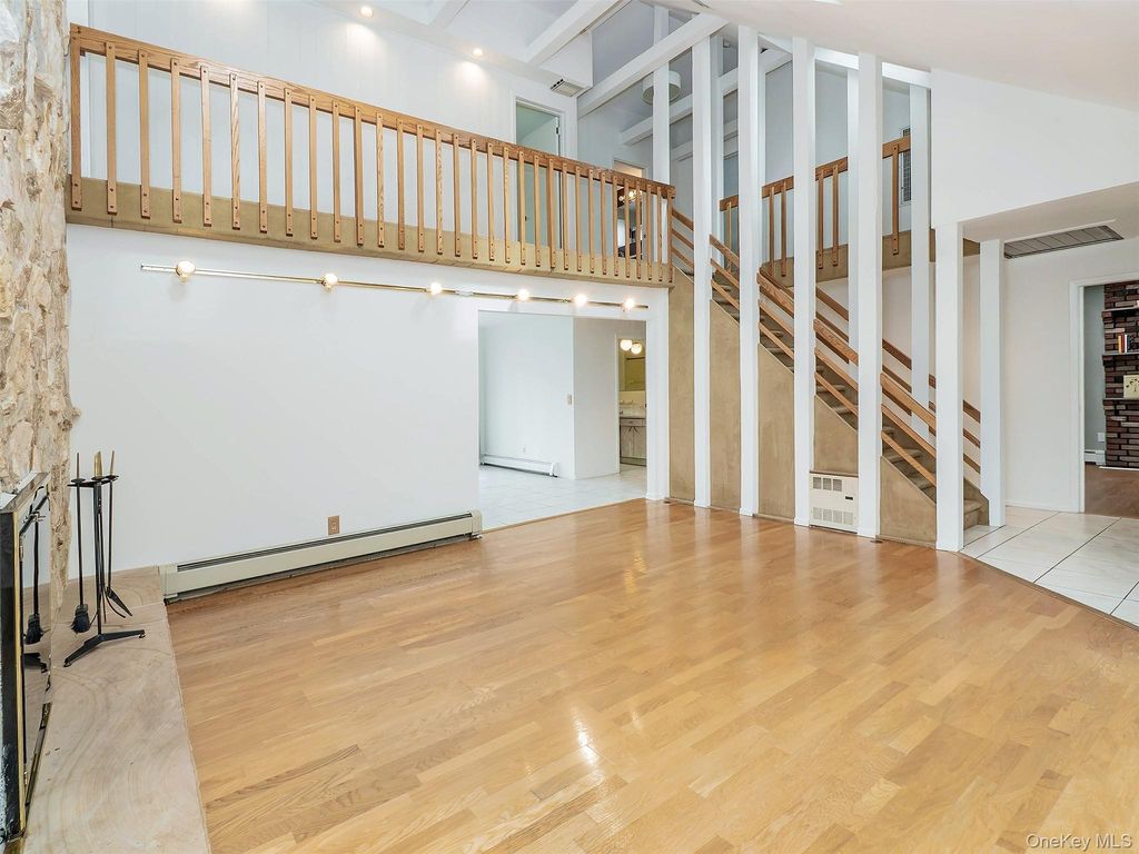 24 Downing Avenue, Sea Cliff, NY 11579 — photo 3