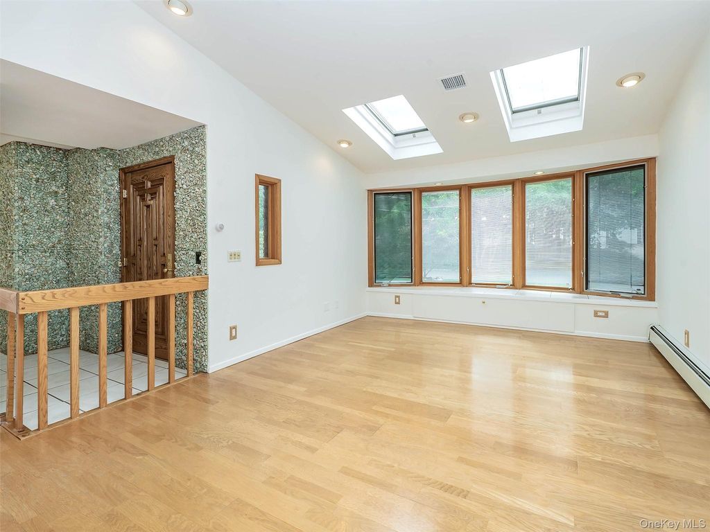 24 Downing Avenue, Sea Cliff, NY 11579 — photo 5