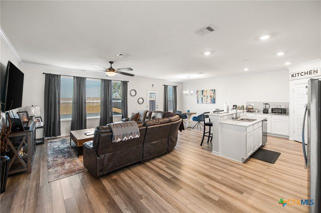 5205 Nature Path, Marion, TX 78124