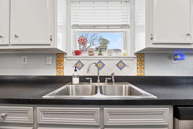 15 N Dukes Street, Summerton, SC 29148
