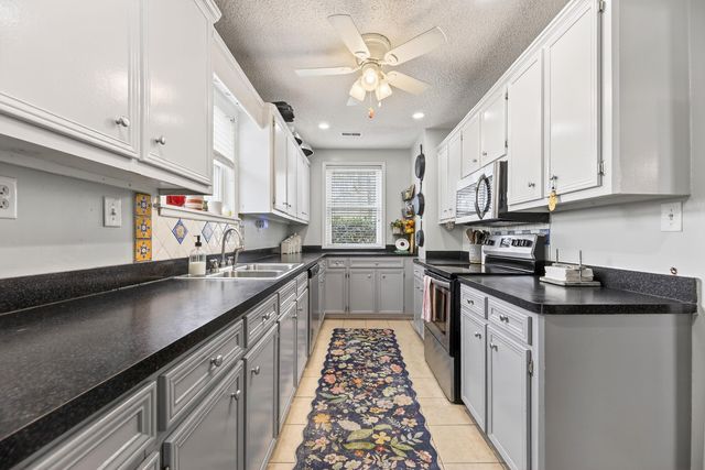 15 N Dukes Street, Summerton, SC 29148