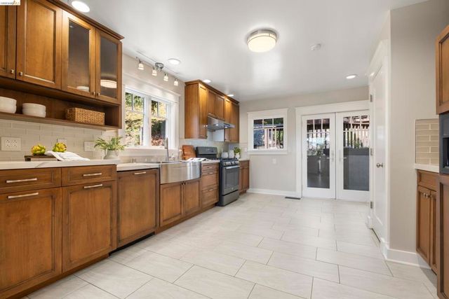 977 Regal Rd, Berkeley, CA 94708