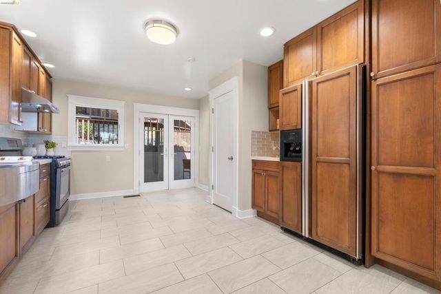 977 Regal Rd, Berkeley, CA 94708