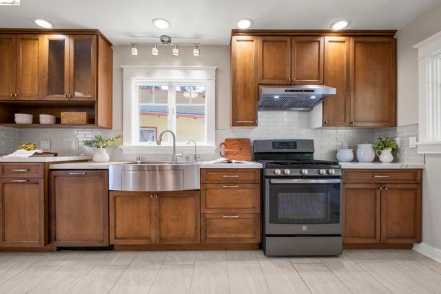 977 Regal Rd, Berkeley, CA 94708