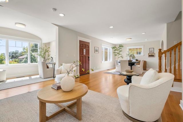 977 Regal Rd, Berkeley, CA 94708