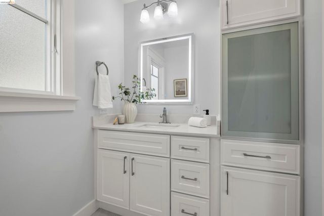 977 Regal Rd, Berkeley, CA 94708