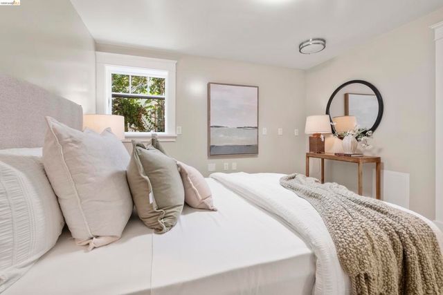 977 Regal Rd, Berkeley, CA 94708