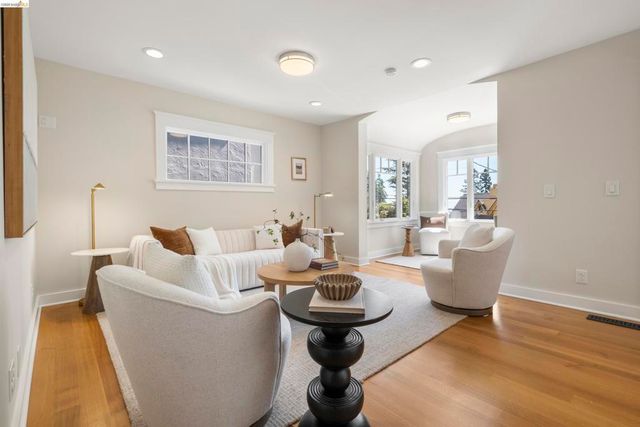 977 Regal Rd, Berkeley, CA 94708