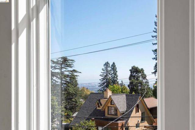 977 Regal Rd, Berkeley, CA 94708