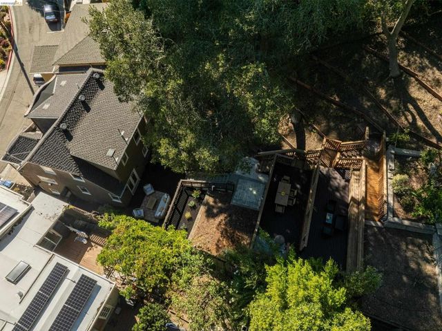 977 Regal Rd, Berkeley, CA 94708