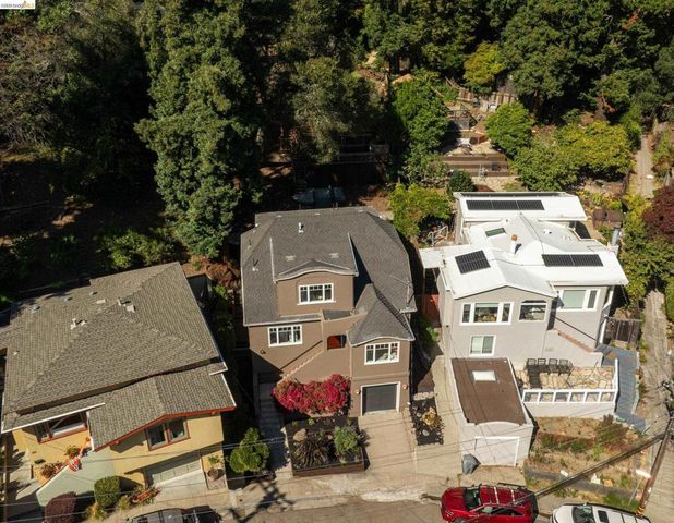 977 Regal Rd, Berkeley, CA 94708