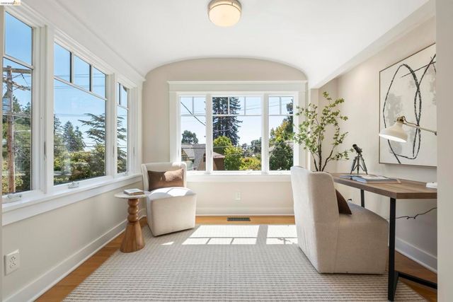 977 Regal Rd, Berkeley, CA 94708