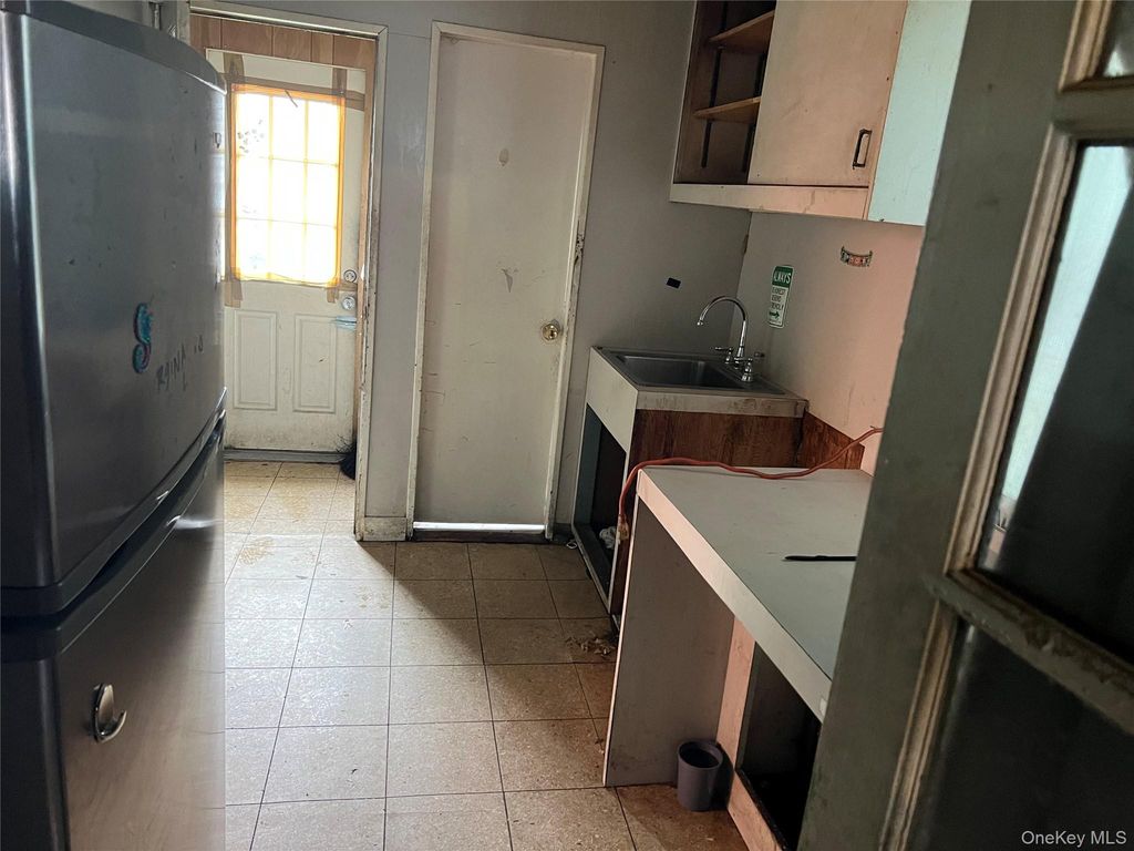1639 Taylor Avenue, Bronx, NY 10460 — photo 3