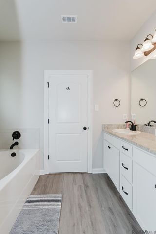 1875 Pineglen Dr, St Gabriel, LA 70776