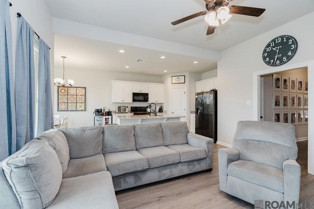 1875 Pineglen Dr, St Gabriel, LA 70776