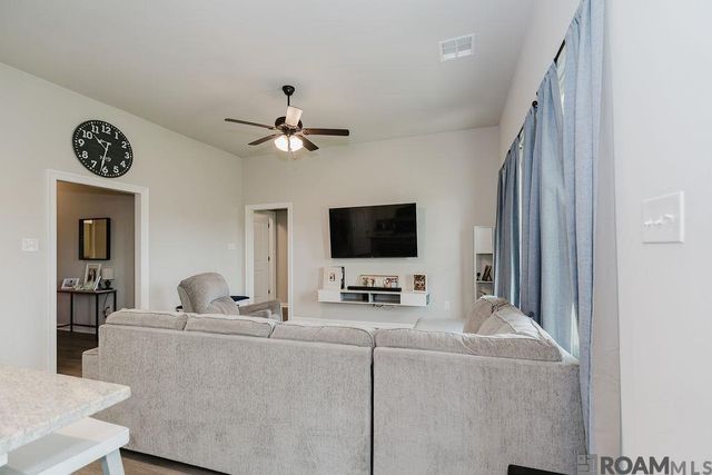 1875 Pineglen Dr, St Gabriel, LA 70776