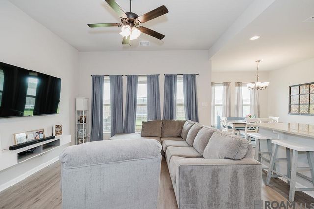 1875 Pineglen Dr, St Gabriel, LA 70776