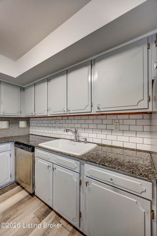 2505 Brownsboro Rd APT D5, Louisville, KY 40206