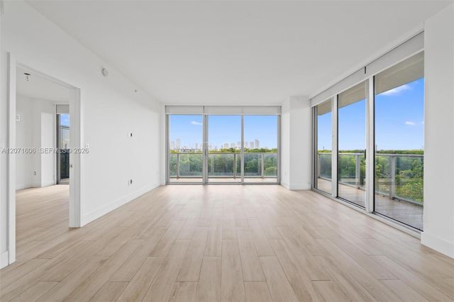 16385 Biscayne Boulevard 521, North Miami Beach, FL 33160